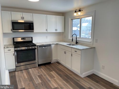 608 5th St, West Deptford, NJ 08066-1109