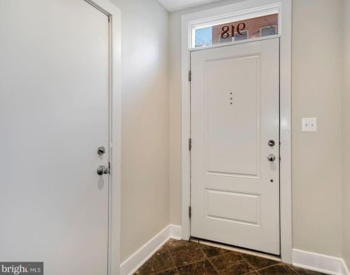 918 4th St, Washington DC  20003-3450 exterior