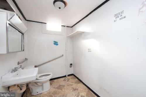 7701 Park Ave, Camden NJ  08109-3534 exterior