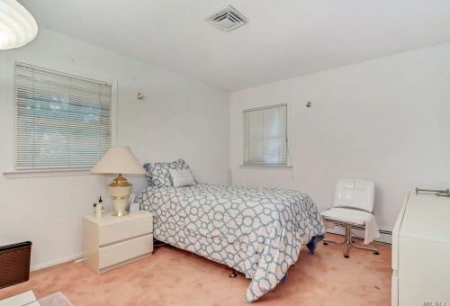 3 Roosevelt Ave, Muttontown NY 11545-1531 exterior