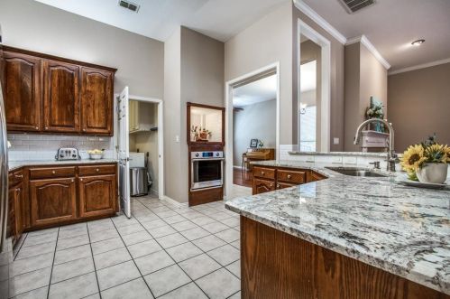 1350 Old Orch Ln, Lewisville TX 75067-5065 exterior