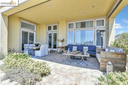 13445 Campus Dr, Oakland CA  94619-3711 exterior