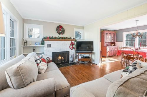 34 Twin Cedar Ln, Northport NY  11768-2232 exterior