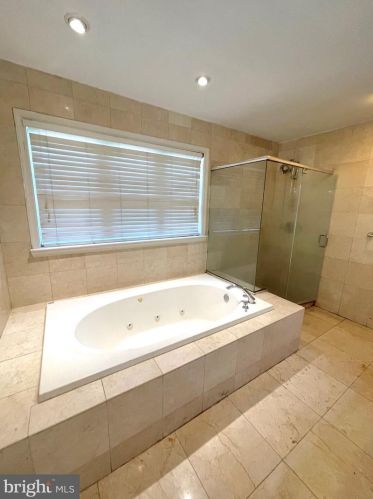 32 Pin Oak Dr, Dover DE  19904-2373 exterior