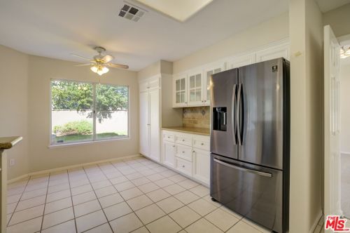 26520 Mistletoe Ct, Santa Clarita CA  91355-3525 exterior