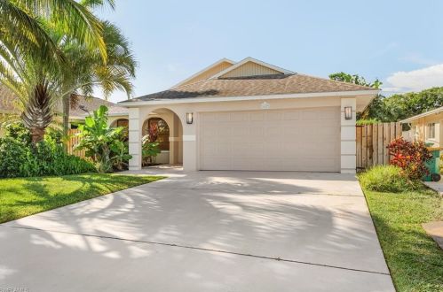 640 98th Ave, Naples, FL 34108-2222