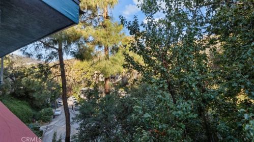 1942 Los Encinos Ave, Glendale CA  91208-2113 exterior