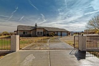 9522 Arrowhead Ct, Phelan, CA 92371-4802