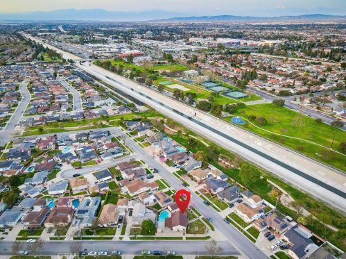 5207 Stevely Ave, Lakewood CA  90713-2114 exterior