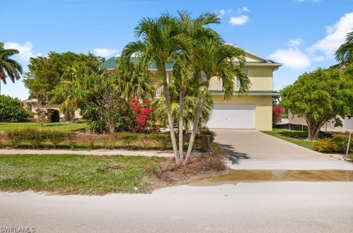 541 Shalimar St, Marco Island, FL 34145-5435