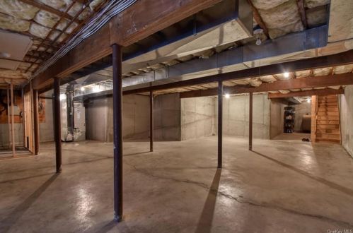 8 Silo Ln, Warwick NY  10990-2872 exterior