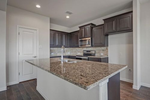 900 Nelson Pl, Burleson TX  76028-6834 exterior