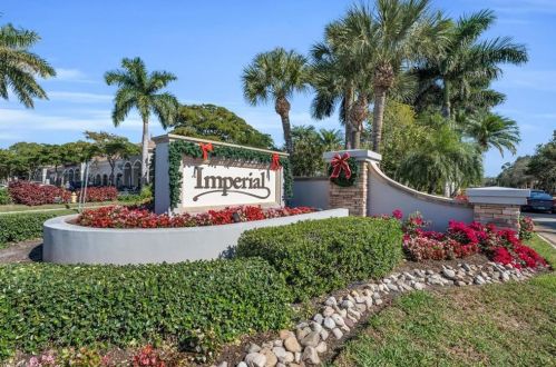1905 Imperial Golf Course Blvd, Naples FL  34110-1007 exterior
