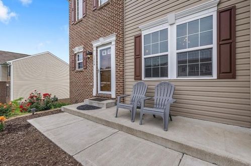 1354 Sandstone Dr, Mc Donald, PA 15057-2592