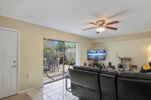 3224 32nd Way, West Palm Beach FL  33407-6747 exterior