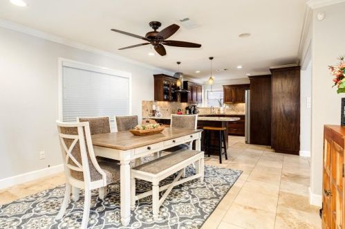 803 Sealy St, Galveston TX 77550-6221 exterior