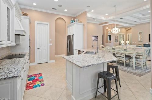 8978 Shenendoah Cir, Naples, FL 34113-1670