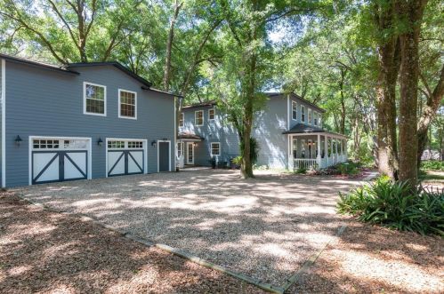 10703 Barefoot Ln, Thonotosassa, FL 33592-4041