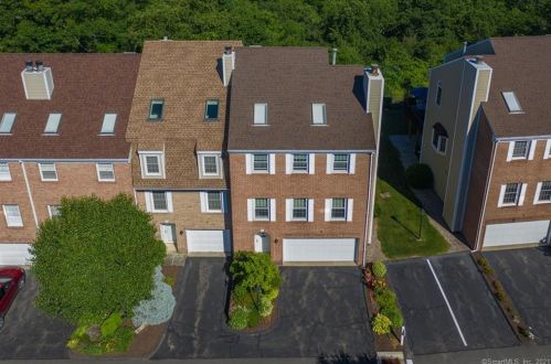 21 Kingswood Dr, Bethel, CT 06801-1800