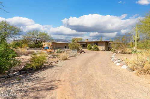 33695 Turquoise Dr, Black Canyon City, AZ 85324-8622
