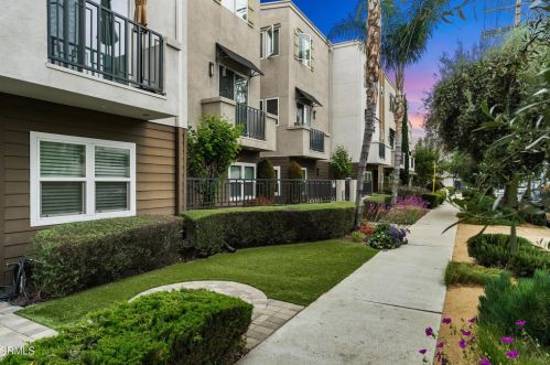 5664 Hazeltine Ave, Van Nuys CA  91423-2832 exterior