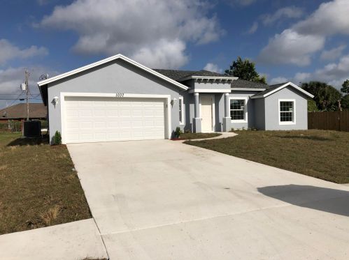 152 Grove Ave, Fort Pierce, FL 34983-3016