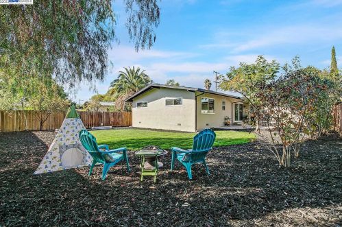 1681 Spruce St, Livermore CA  94551-1919 exterior