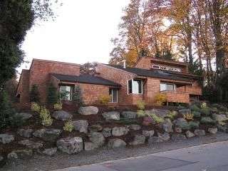 1405 38 St, Seattle WA  98103-8108 exterior
