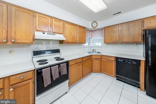 716 Cascade Dr, Mount Laurel NJ  08054-4956 exterior