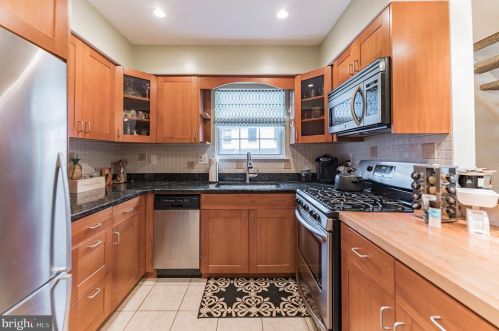 508 Valley Glen Rd, Melrose Park, PA 19027-1745