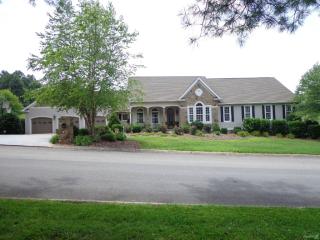 800 Quail Ridge Ct, Elizabethton, TN 37643-5064