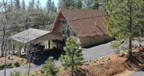 18585 Wawona Dr, Groveland, CA 95321-9436
