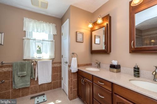 106 Claremont Dr, Lansdale PA 19446-6359 exterior