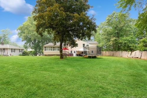 5 Pamela Dr, Wallingford CT  exterior