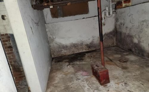 38 Crescent Pl, Middletown NY  10940-5627 exterior