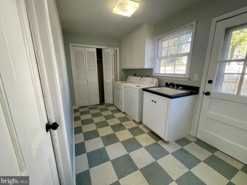 77 Lynnhaven Dr, Dover DE  19904-4303 exterior