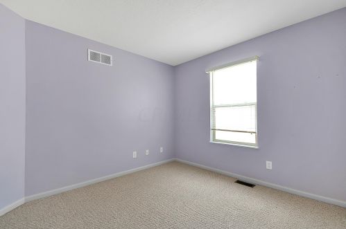 643 Keltonhurst Dr, Pataskala OH 43062-7363 exterior