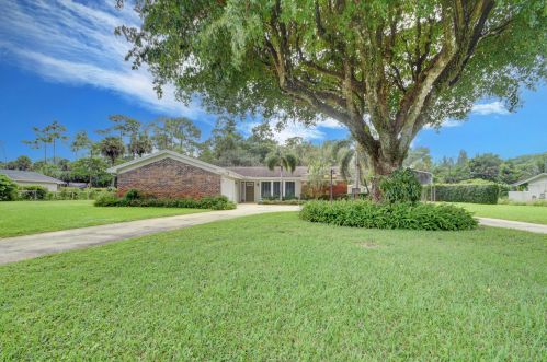 6890 Lakeside Rd, West Palm Beach, FL 33411-2620