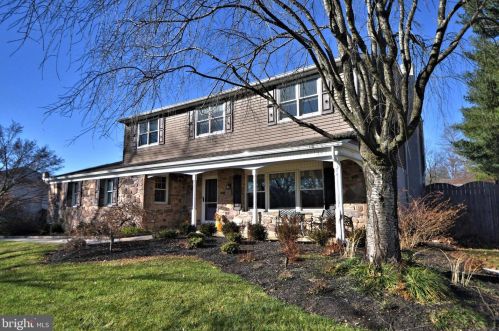 37 Rotterdam Rd, Southampton, PA 18966-2318