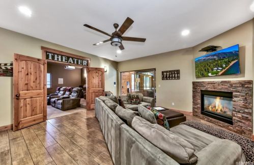 1393 Wildwood Ave, South Lake Tahoe CA  96150-8621 exterior