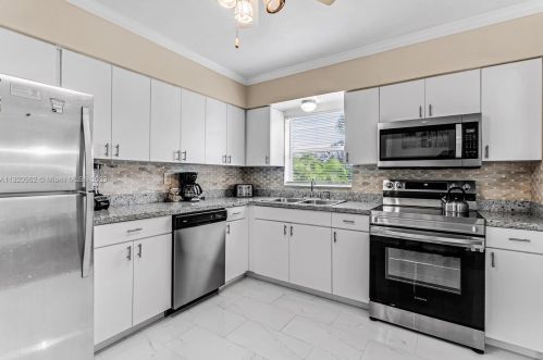 805 26th Ave, Hollywood FL  33020-5704 exterior