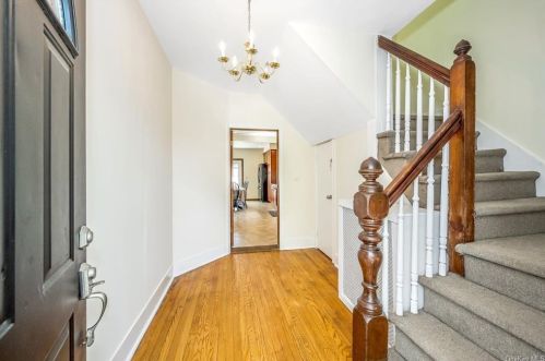 24 Parkview Ave, New Rochelle NY  10805-1907 exterior