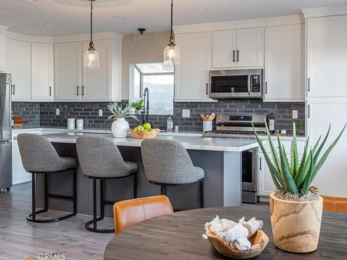 143 Vine St, Lake Nacimiento CA  93446-3736 exterior