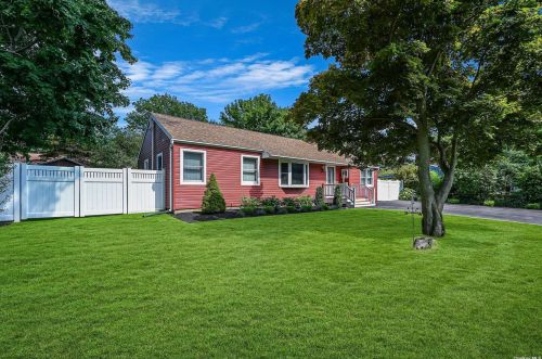 40 Belle Terre Ave, Miller Place, NY 11764-2655