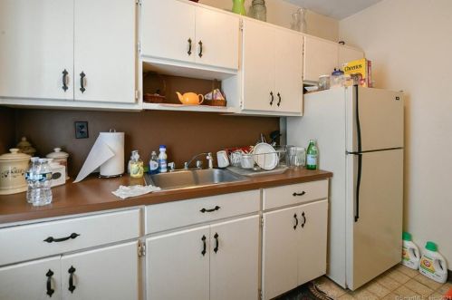 79 Seymour St, Waterbury CT  06708-3731 exterior