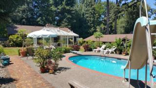 10016 Ravenna Ave, Seattle, WA 98125-7742