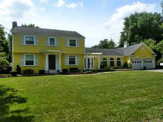 14 Manning Dr, Barrington, RI 02806-1622