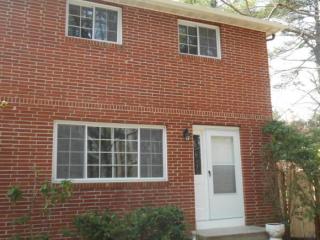 76 Oakridge Dr, Londonderry, NH 03053-3985