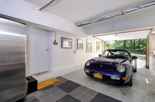 8 Parkway, Mount Vernon NY  10552-1219 exterior