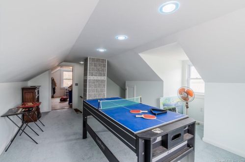 996 Hartford Tpke, Waterford CT  06385-4035 exterior